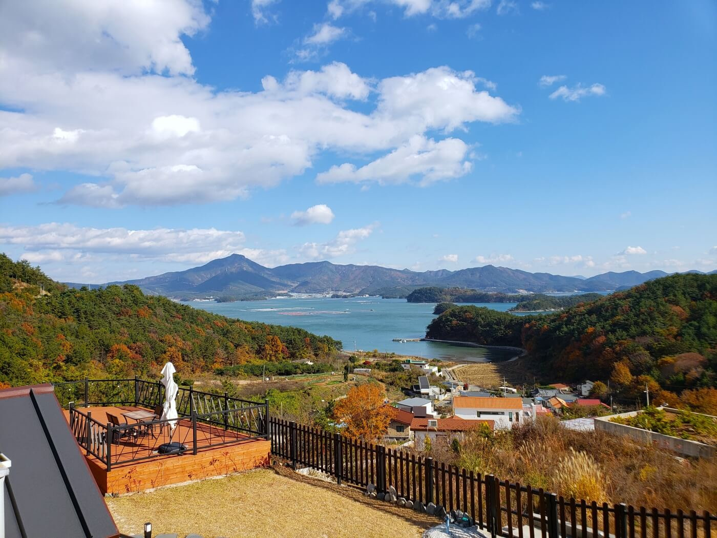 A mountain and sea view from Dupoli Café in Korea