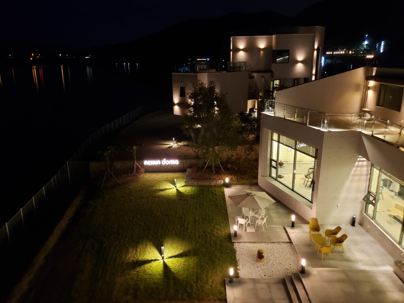 Nessun Dorma Café in Goseong at Night