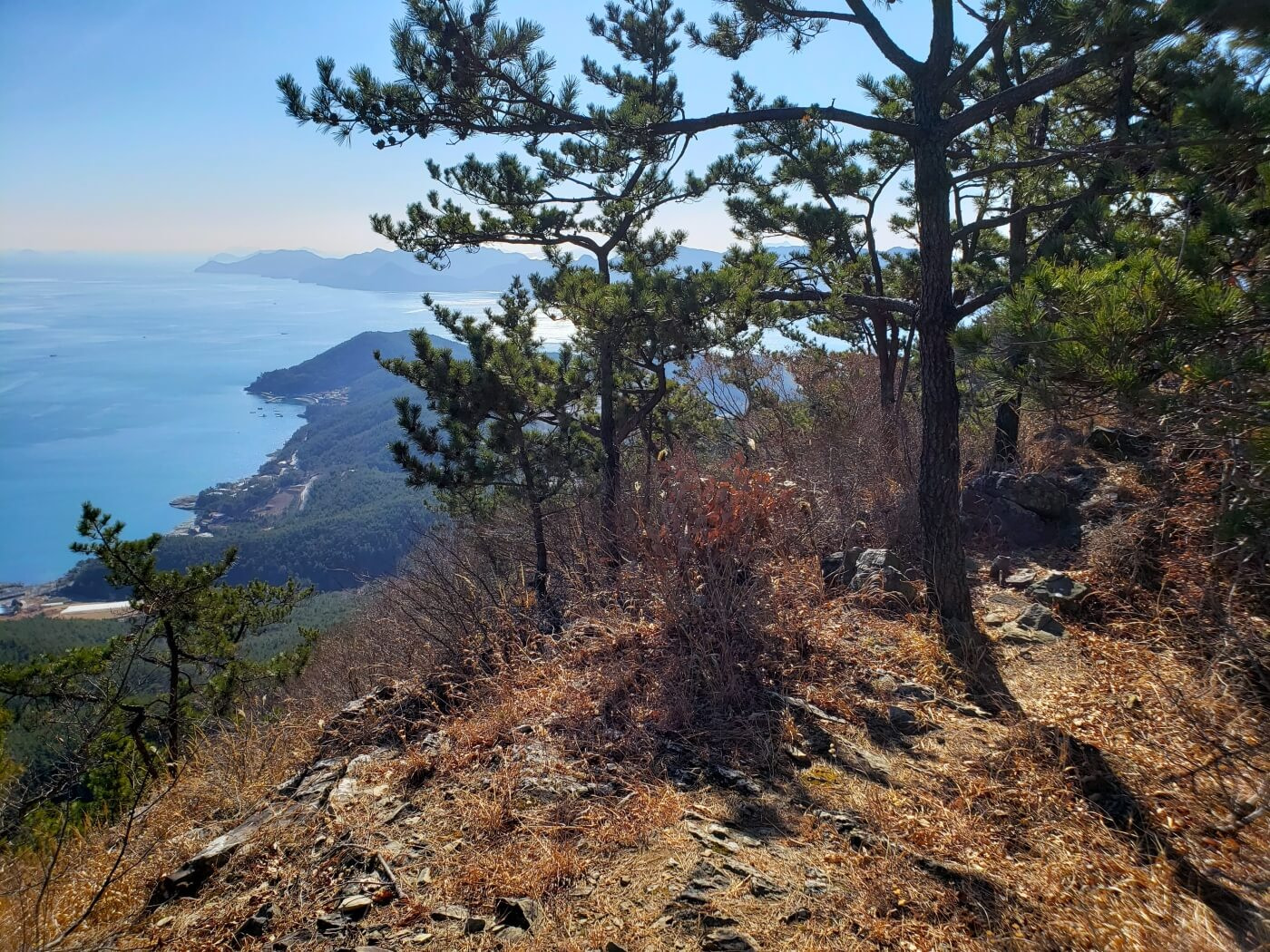 The rocky trail on the top of a ridge around Jwaisan Mountain
