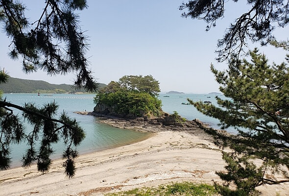 Solseom Island's beach and rocky shore