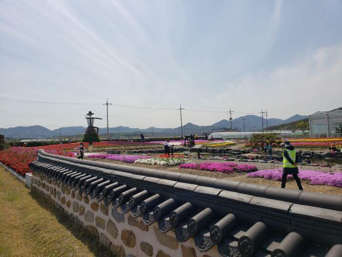 A traditional style wall along one side of the garden