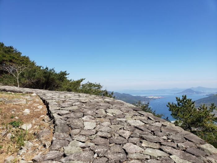 The top surface of the Goseong Fortress wall which is flat with the sea view