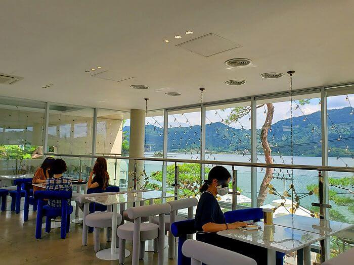 Large windows with people at tables enjoying a nice view