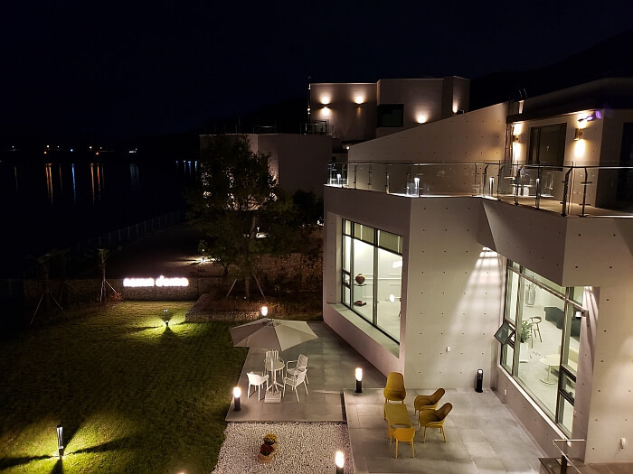 The yard and outdoor seating area of Nessun Dorma lit up at night