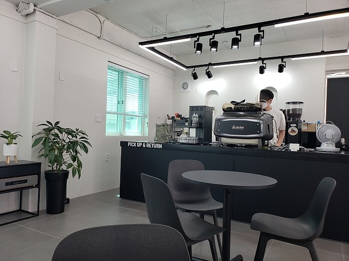 Nice coffee-making machine in Café Ryul
