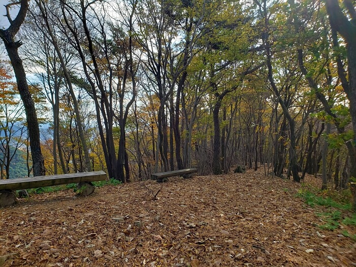 Stone benches at Yeonhwasan Peak 1