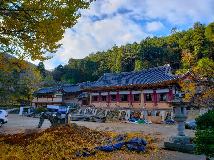 Okcheonsa Temple in Yeonhwasan Provincial Park in Goseong, Korea
