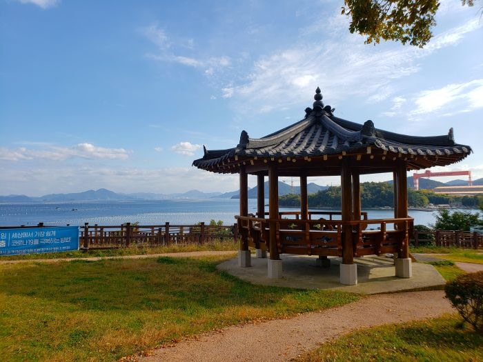 A pavilion resting place on the Donghae coast in Goseong
