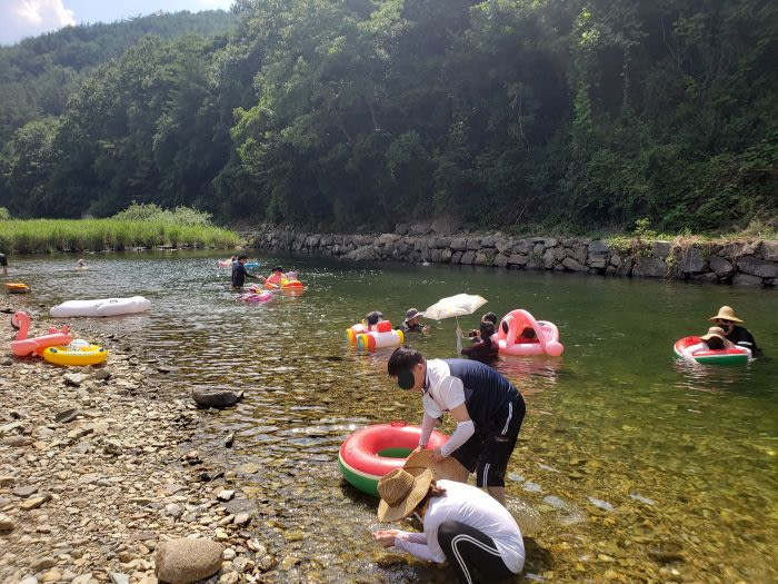 People swimming in a clean river in Goseong, Gyeongnam, Korea