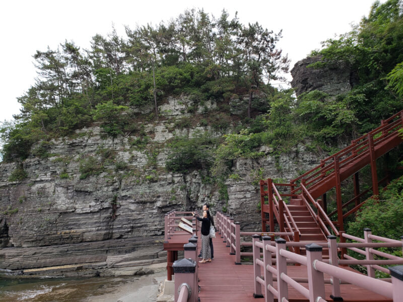 The boardwalk goes up and around a cliff