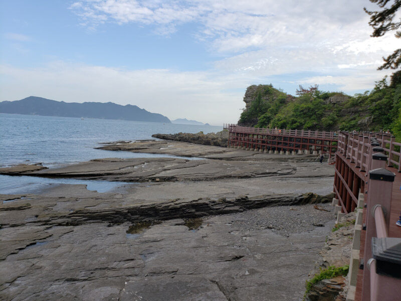 Rock formations along the boardwalk
