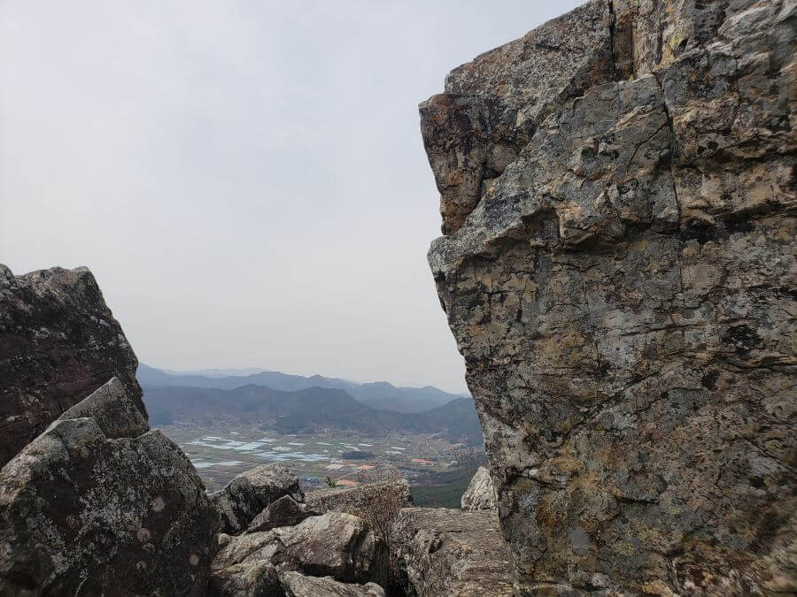 Craggy rocks on a mountaintop