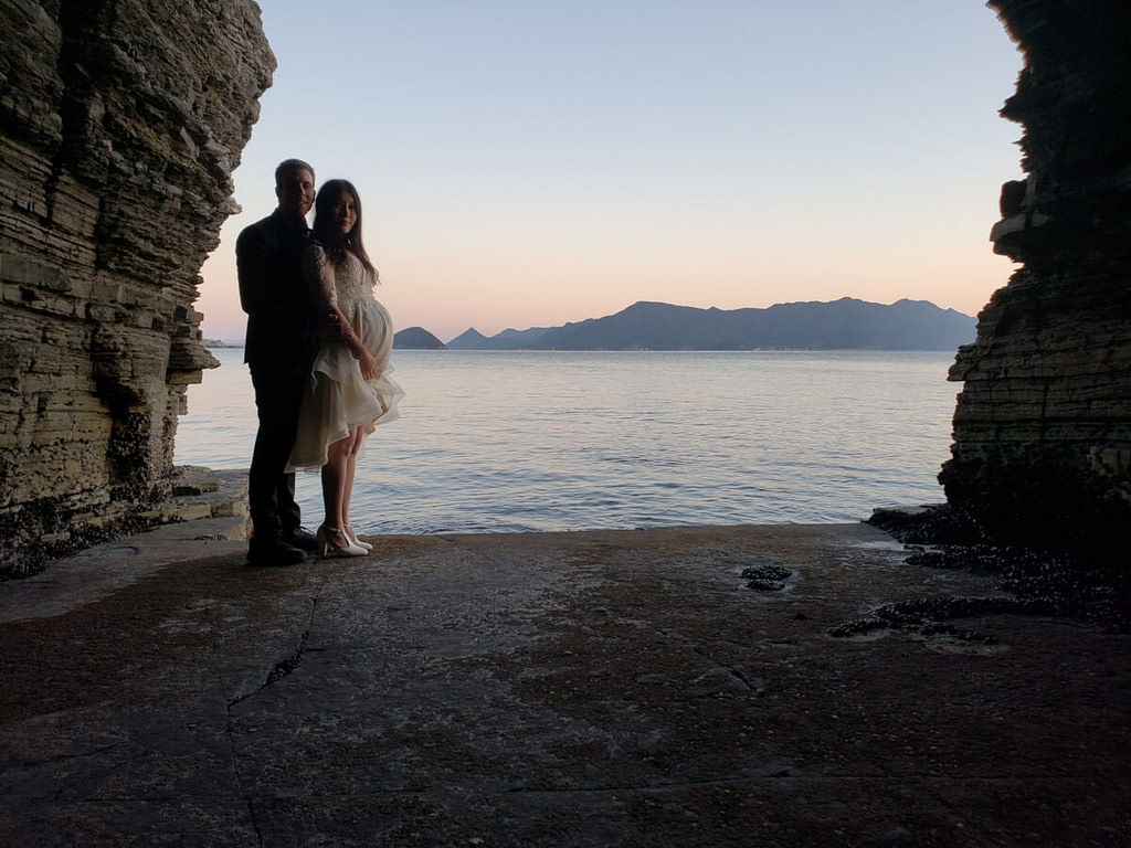 Pregnancy photo shoot at mouth of cave with water