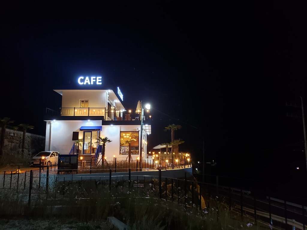 The Wave Café at night