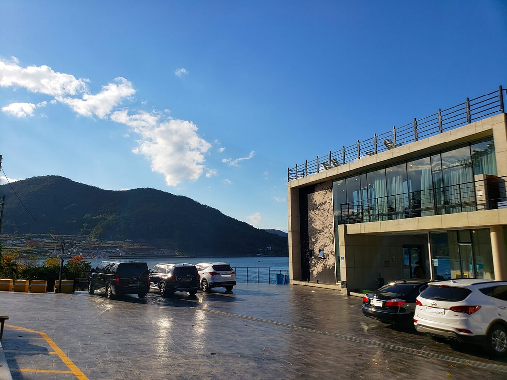 The front of An Café against a mountainous background