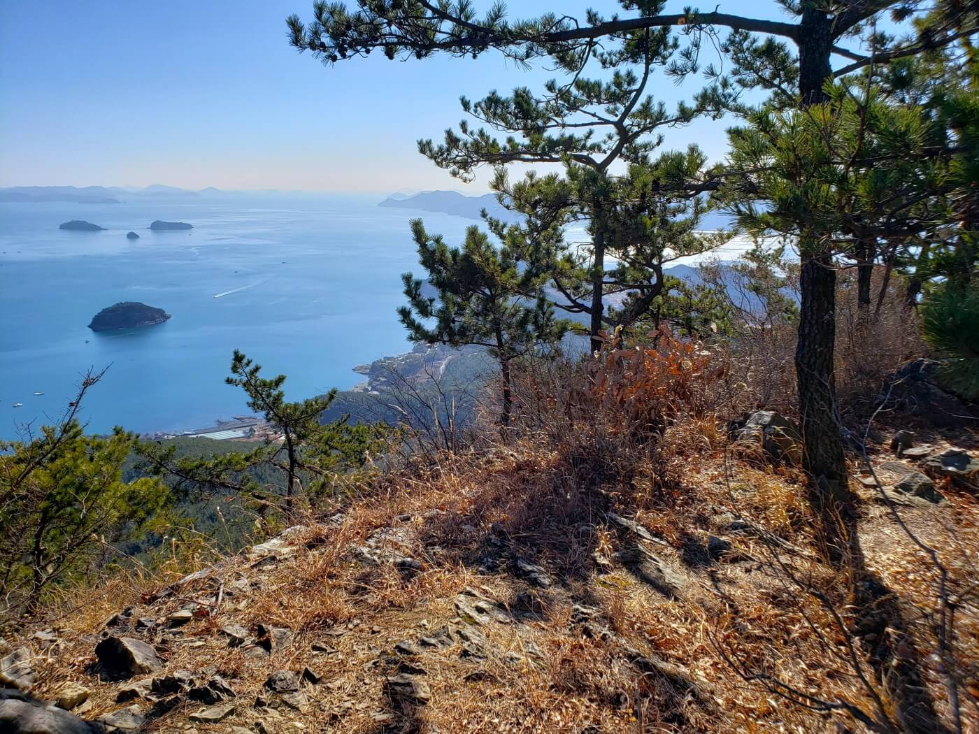 The view from another smaller peak not far from Jwaisan Mountain