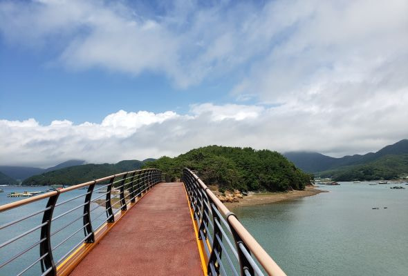 Bridge to Boli Island in Goseong, Korea