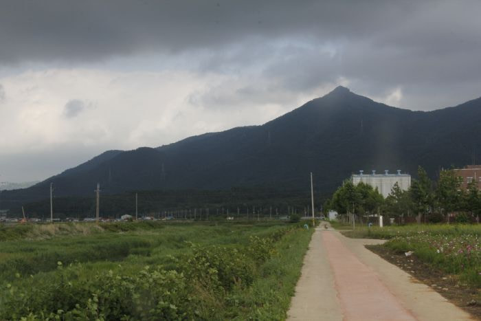 A bike path towards Georyusan Mountain
