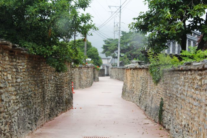 An alley through the old walls of Hakdong Village in Goseong, Gyeongnam, Korea