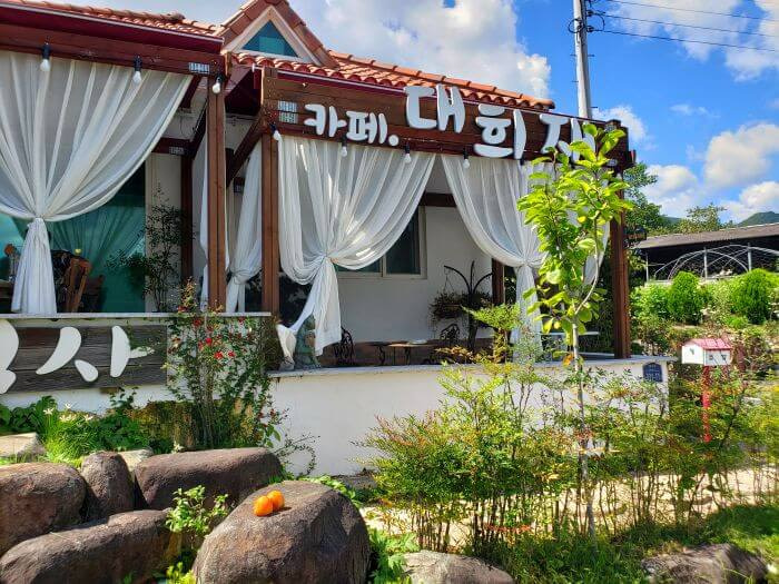 Outdoor deck with white curtains and rocks