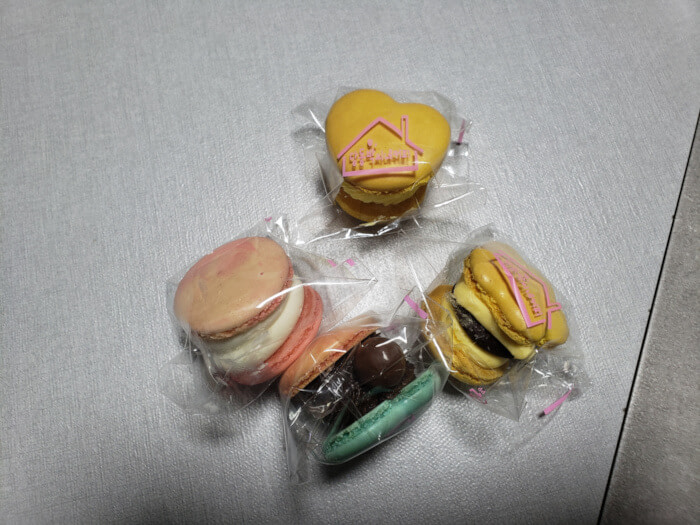 A group of four macaroons from Dangdong Bakcine Coffee on the table
