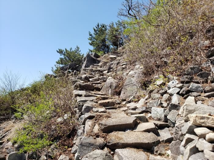 The path up to the peak on the stones around the fortress wall
