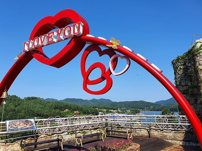 Photo zone with hearts and a nice view