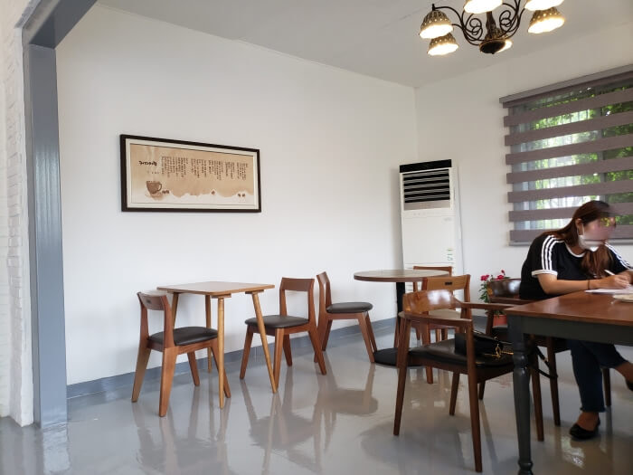 Tables and white brick walls