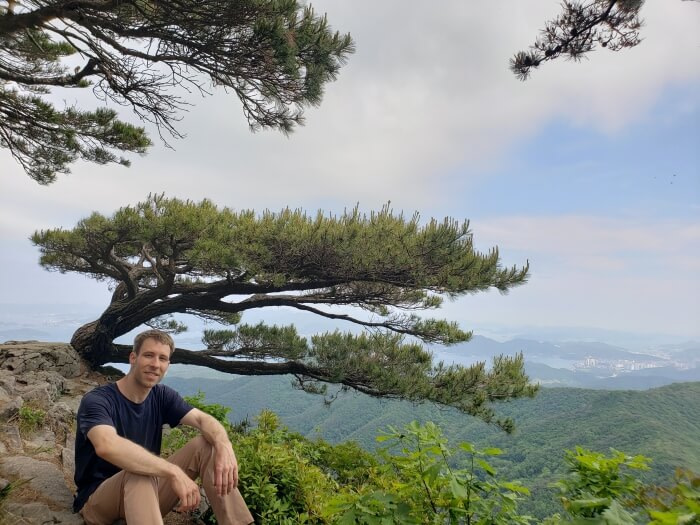 Nate sitting next to a cool tree on Byeogbangsan