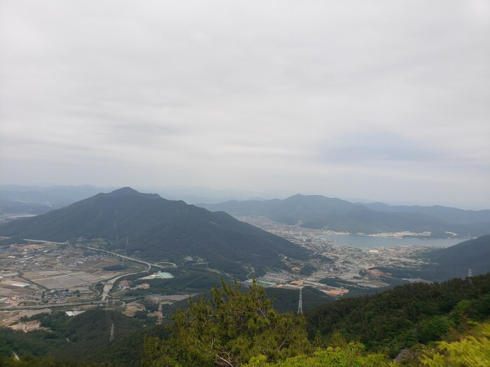 View of Georyusan from Byeogbangsan, showing the mountain surrounded by villages