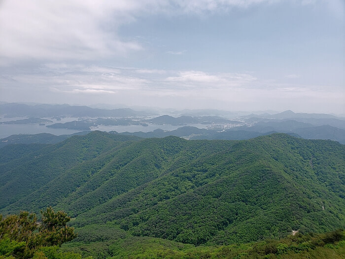 View of surrounding mountains from Byeogbangsan peak
