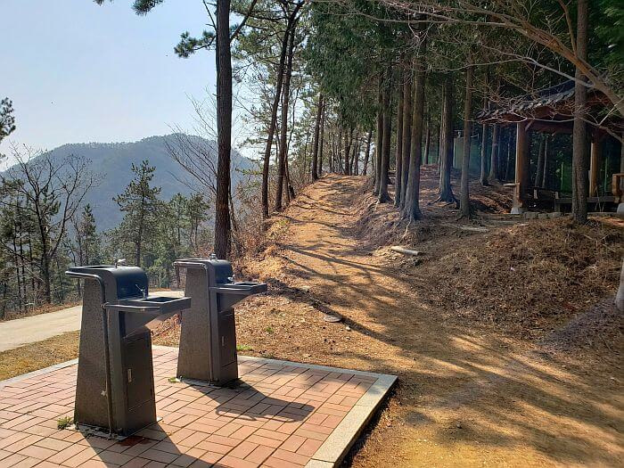A pair of water fountains on the edge of a cliff