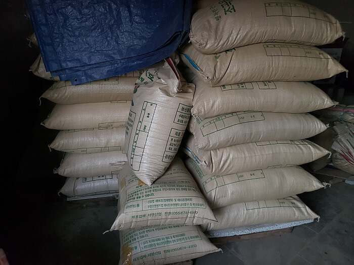 40 kilogram sacks of rice stacked on top of each other