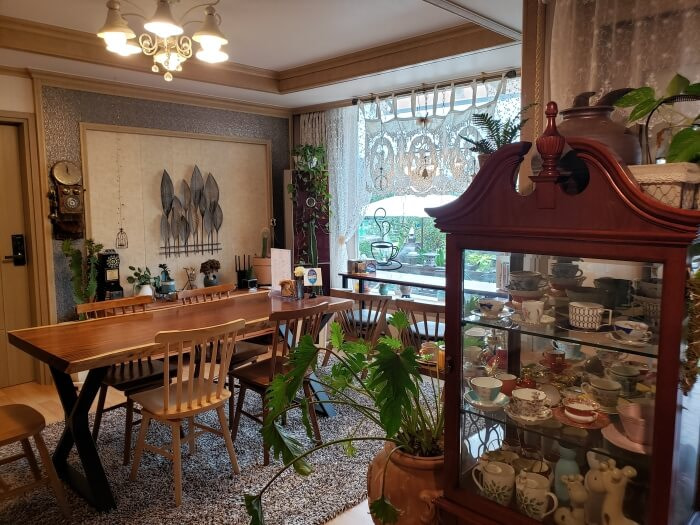 Various antiques and items from around the world inside a cozy cafe in Korea
