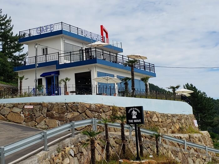 A shot of the whole building of The Wave Café and bakery