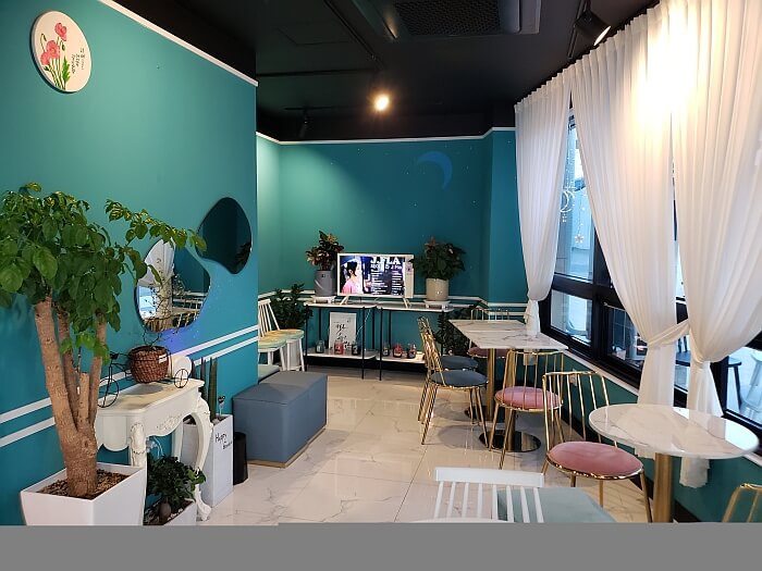 The interior of Waffle Khan Café with turquoise walls