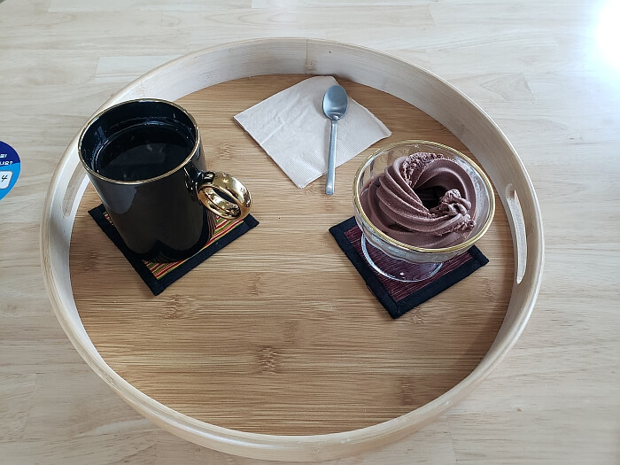 A tray of coffee and chocolate ice cream