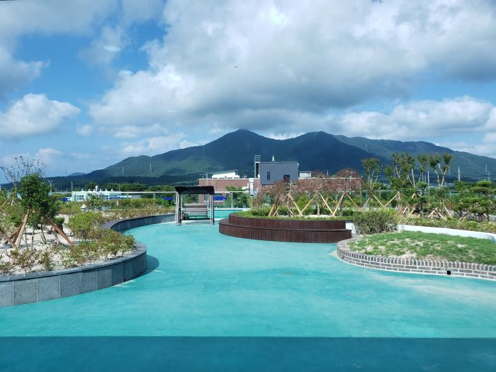 Rooftop garden at the Goseong Ecology Learning Center in Korea