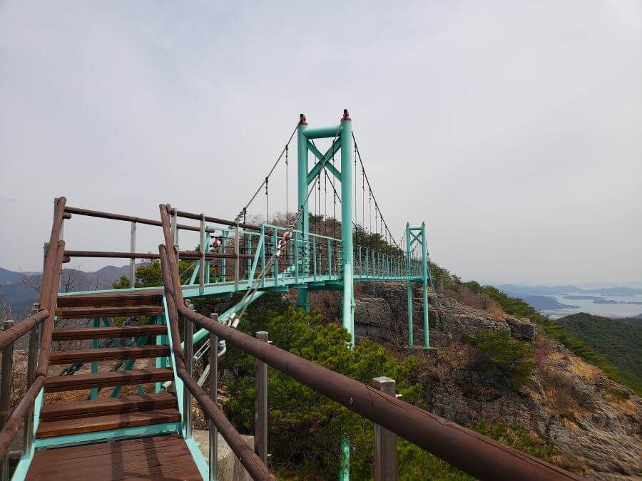 The entrance to the suspension bridge