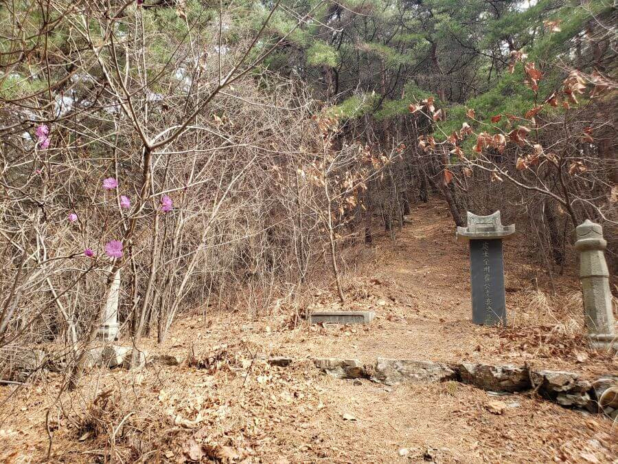 A gravestone on a mountain path