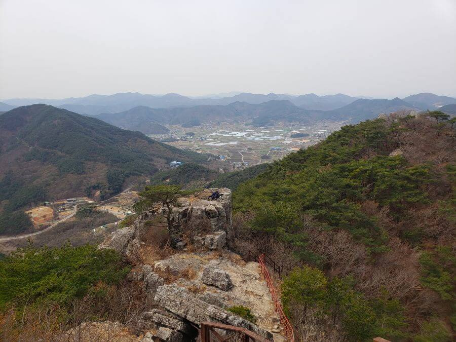 People eating on a rock cliff