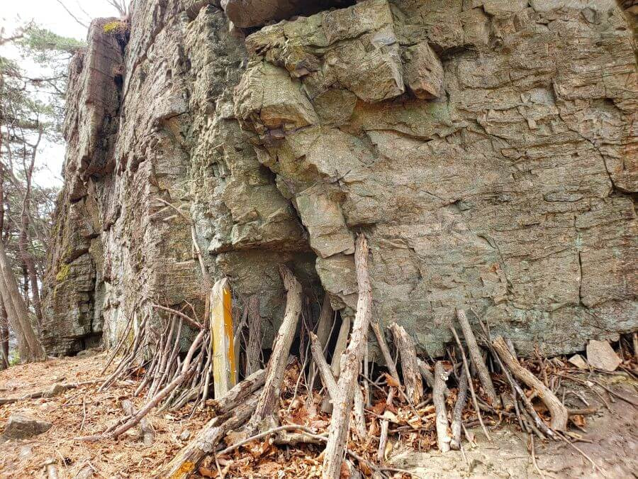 Sticks propping up a large, leaning rock in South Korea