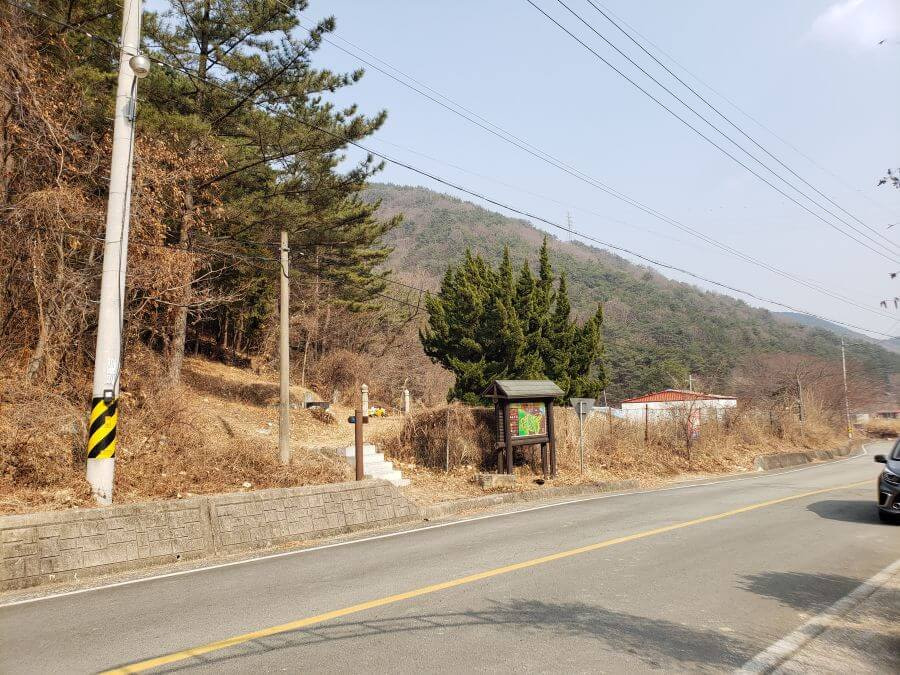 Trailhead of Jeokseoksan on the side of the road