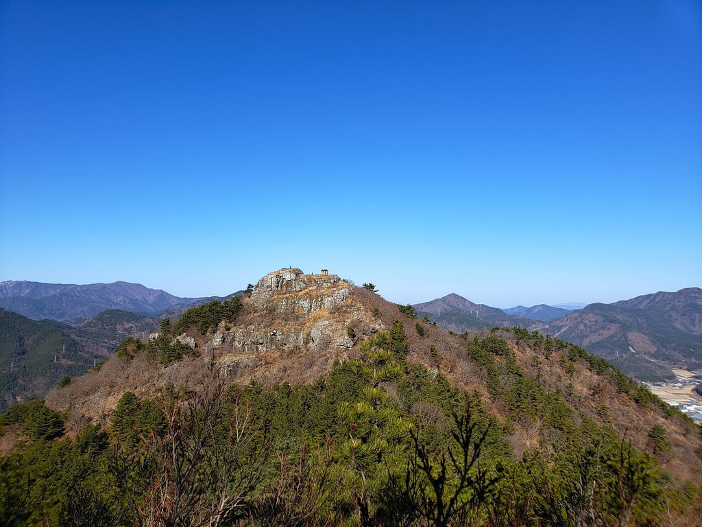 View of Jwaisan Peak from smaller peak